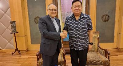 The Ambassador of the Islamic Republic of Iran to the Kingdom ogf Thailand meets with the Director General of Consular Affairs Department of the Minis